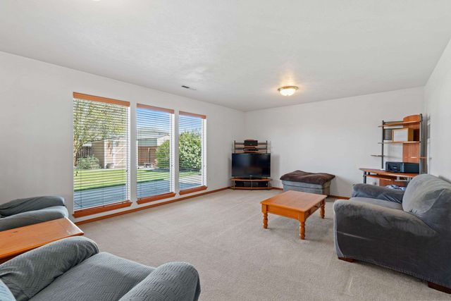 7006 N Helena St, Spokane, WA 99217