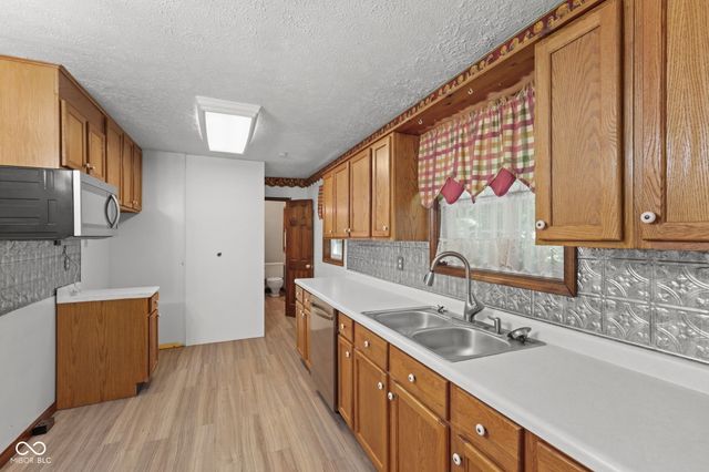 1855 W Shore Drive, Martinsville, IN 46151