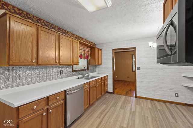 1855 W Shore Drive, Martinsville, IN 46151