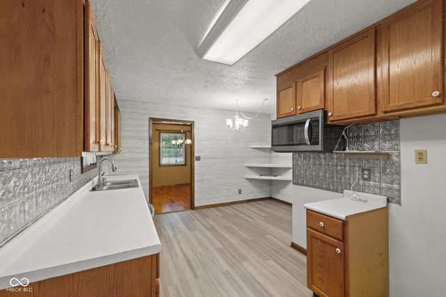 1855 W Shore Drive, Martinsville, IN 46151