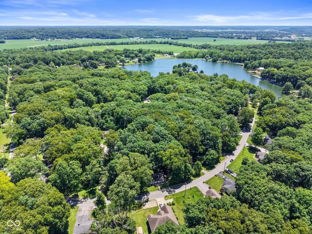 1855 W Shore Drive, Martinsville, IN 46151