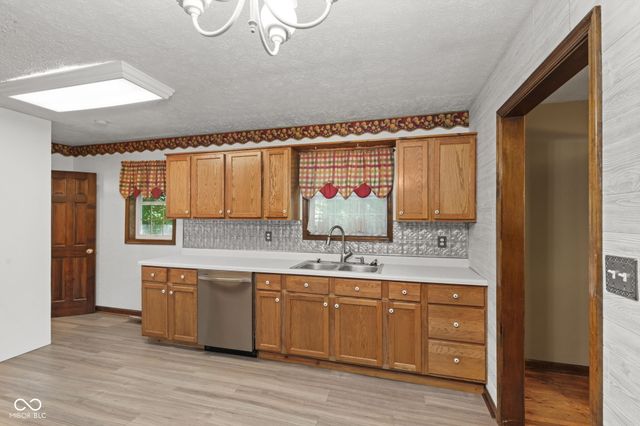 1855 W Shore Drive, Martinsville, IN 46151