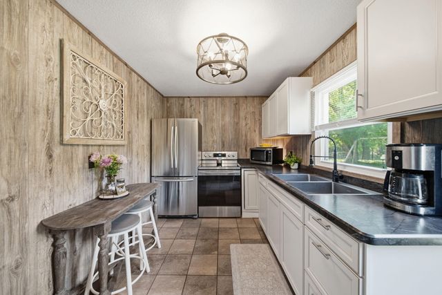 9871 Knight Road, Grass Lake, MI 49240