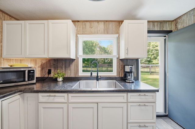 9871 Knight Road, Grass Lake, MI 49240