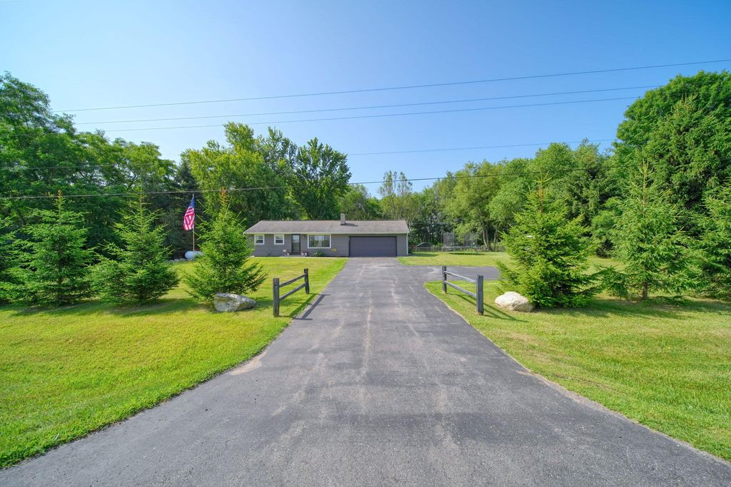 9871 Knight Road, Grass Lake, MI 49240