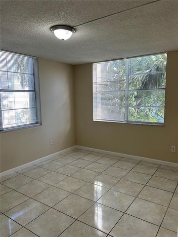 484 NW 165th St Rd A-316, Miami, FL 33169