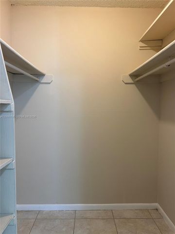 484 NW 165th St Rd A-316, Miami, FL 33169