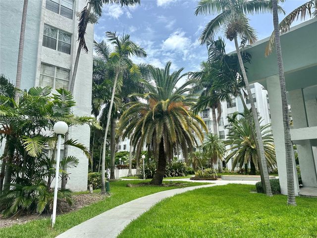 484 NW 165th St Rd A-316, Miami, FL 33169