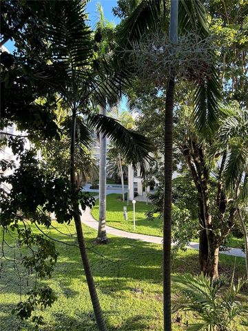 484 NW 165th St Rd A-316, Miami, FL 33169