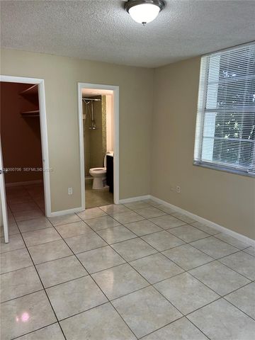 484 NW 165th St Rd A-316, Miami, FL 33169