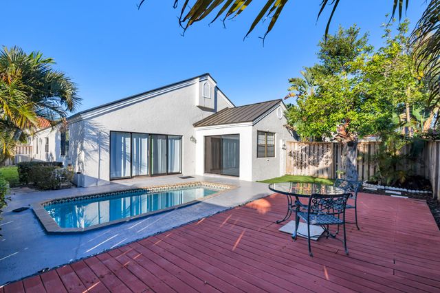 2690 Mikasa Drive, Palm Beach Gardens, FL 33410