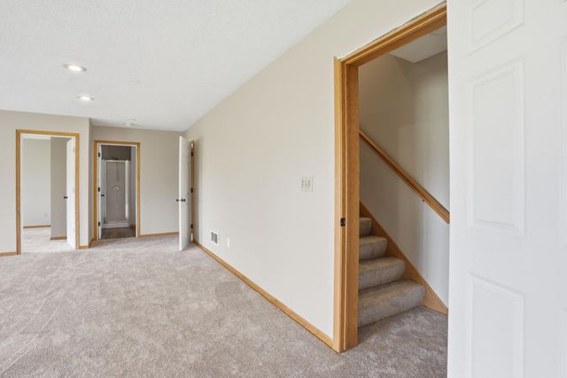 5792 Prairie Ridge Drive 182, Shoreview, MN 55126