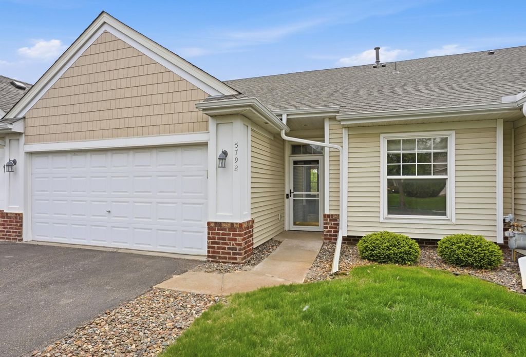 5792 Prairie Ridge Drive 182, Shoreview, MN 55126