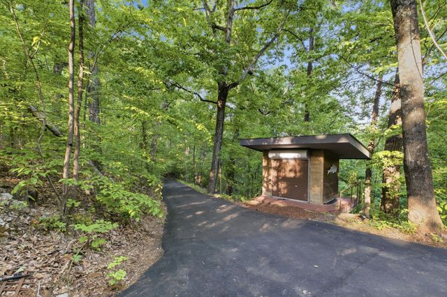 6624 Rolling Fork Dr, Nashville, TN 37205