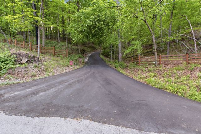 6624 Rolling Fork Dr, Nashville, TN 37205