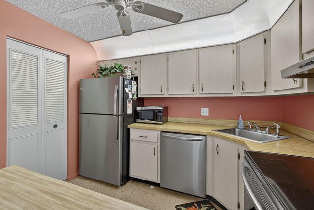 5960 Whispering Pine Way A-2, Greenacres, FL 33463