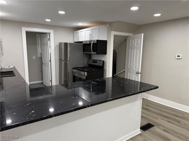 920 Bloomfield Avenue, Akron, OH 44302