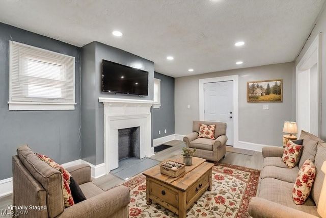 920 Bloomfield Avenue, Akron, OH 44302