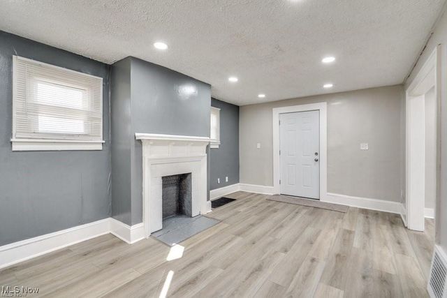 920 Bloomfield Avenue, Akron, OH 44302