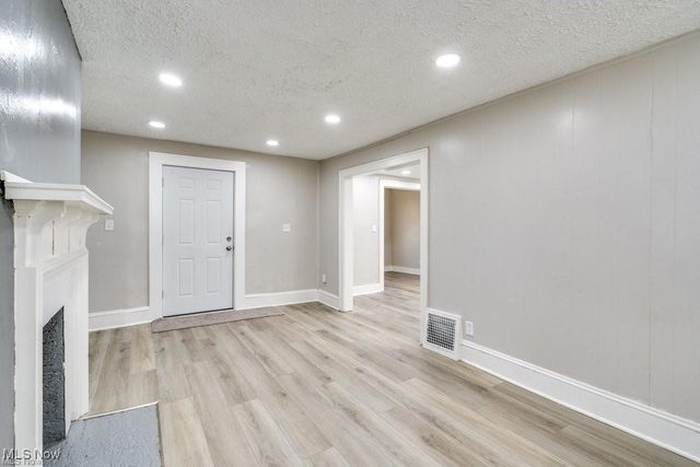 920 Bloomfield Avenue, Akron, OH 44302