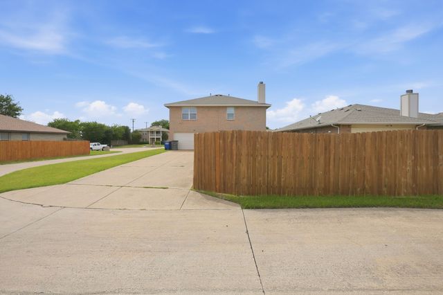 1308 Arbordale Court, Lancaster, TX 75134