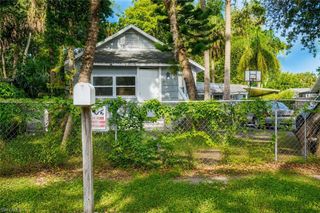 221 Avacado CT, Fort Myers, FL 33905
