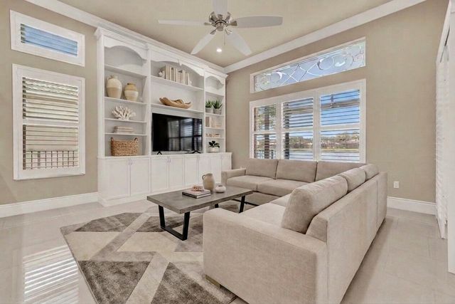 10469 Whitewind Circle, Boynton Beach, FL 33473
