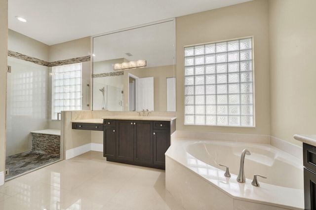 10469 Whitewind Circle, Boynton Beach, FL 33473