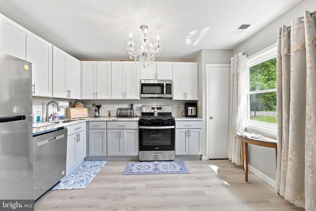 2 VINCENT CT, Little Egg Harbor Twp, NJ 08087