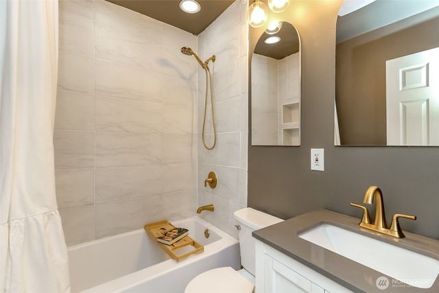 3015 Fredrickson Street, Enumclaw, WA 98022