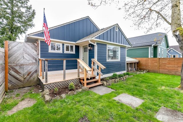 3015 Fredrickson Street, Enumclaw, WA 98022