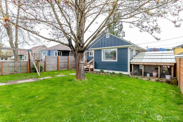 3015 Fredrickson Street, Enumclaw, WA 98022