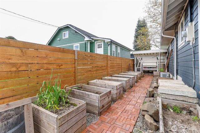 3015 Fredrickson Street, Enumclaw, WA 98022