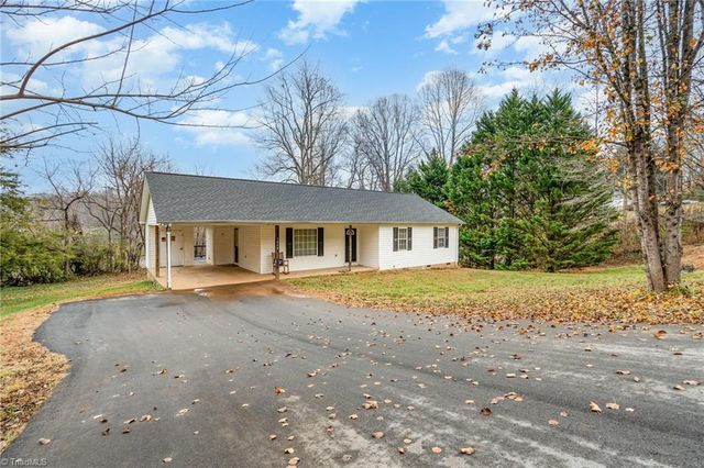 1820 Cline Place, Lenoir, NC 28645