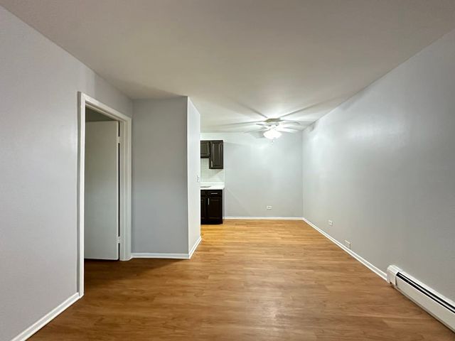 4612 N Beacon Street 3F, Chicago, IL 60640