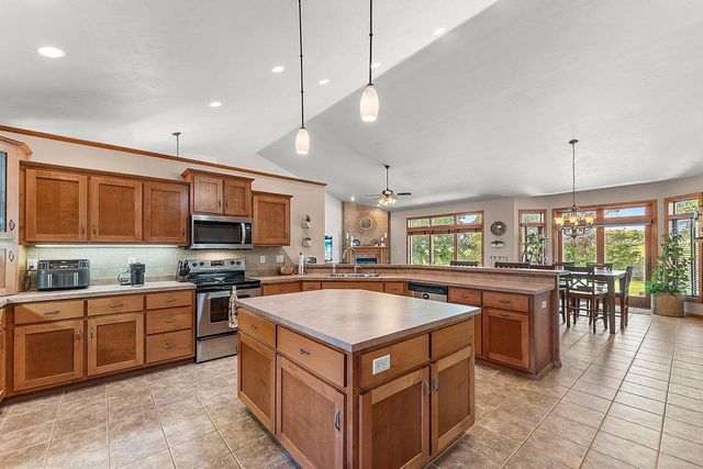 568 ROYAL ST PATS DRIVE, Wrightstown, WI 54180