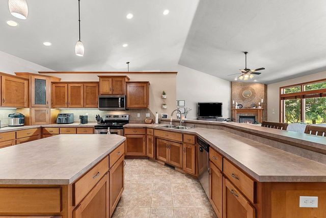 568 ROYAL ST PATS DRIVE, Wrightstown, WI 54180