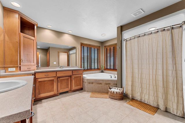 568 ROYAL ST PATS DRIVE, Wrightstown, WI 54180