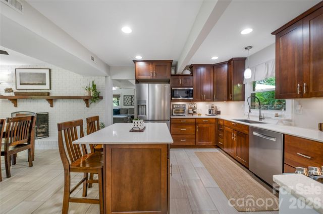 13 Rolling View Drive, Asheville, NC 28805