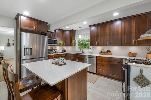 13 Rolling View Drive, Asheville, NC 28805