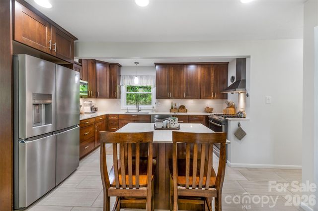 13 Rolling View Drive, Asheville, NC 28805