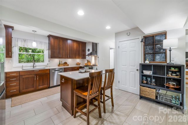 13 Rolling View Drive, Asheville, NC 28805