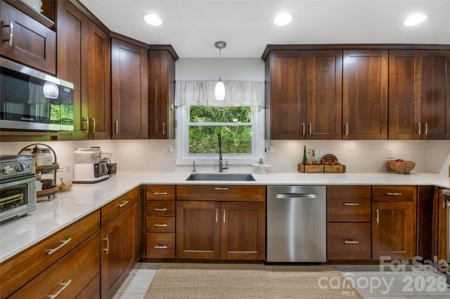 13 Rolling View Drive, Asheville, NC 28805