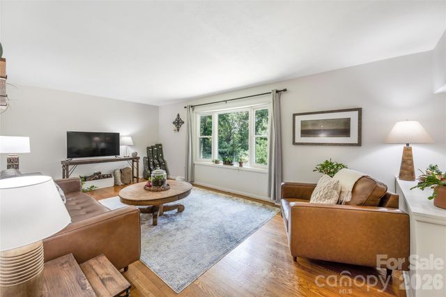 13 Rolling View Drive, Asheville, NC 28805