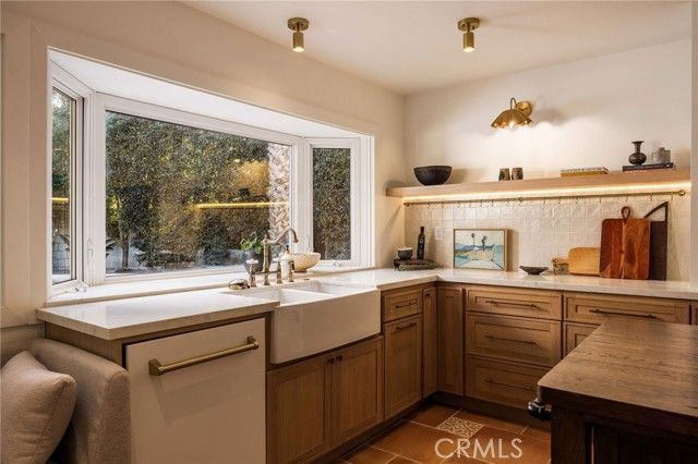 1096 Tulare, Costa Mesa, CA 92626