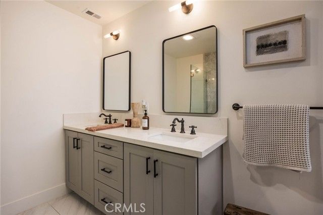 1096 Tulare, Costa Mesa, CA 92626