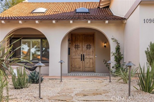 1096 Tulare, Costa Mesa, CA 92626