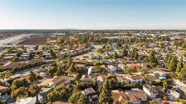 1096 Tulare, Costa Mesa, CA 92626