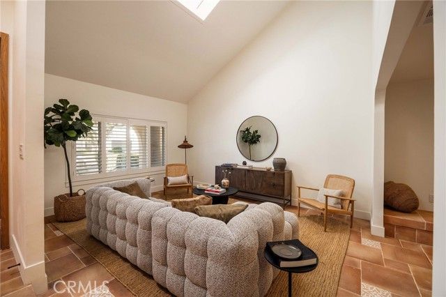 1096 Tulare, Costa Mesa, CA 92626