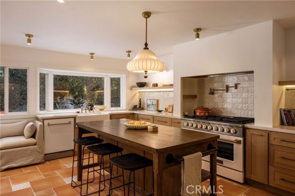 1096 Tulare, Costa Mesa, CA 92626